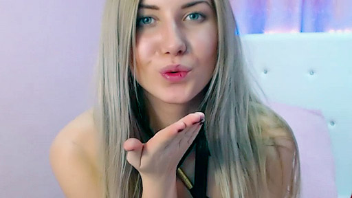  Today we have a gorgeous blonde teen showing off her sexy ass. WildTi...